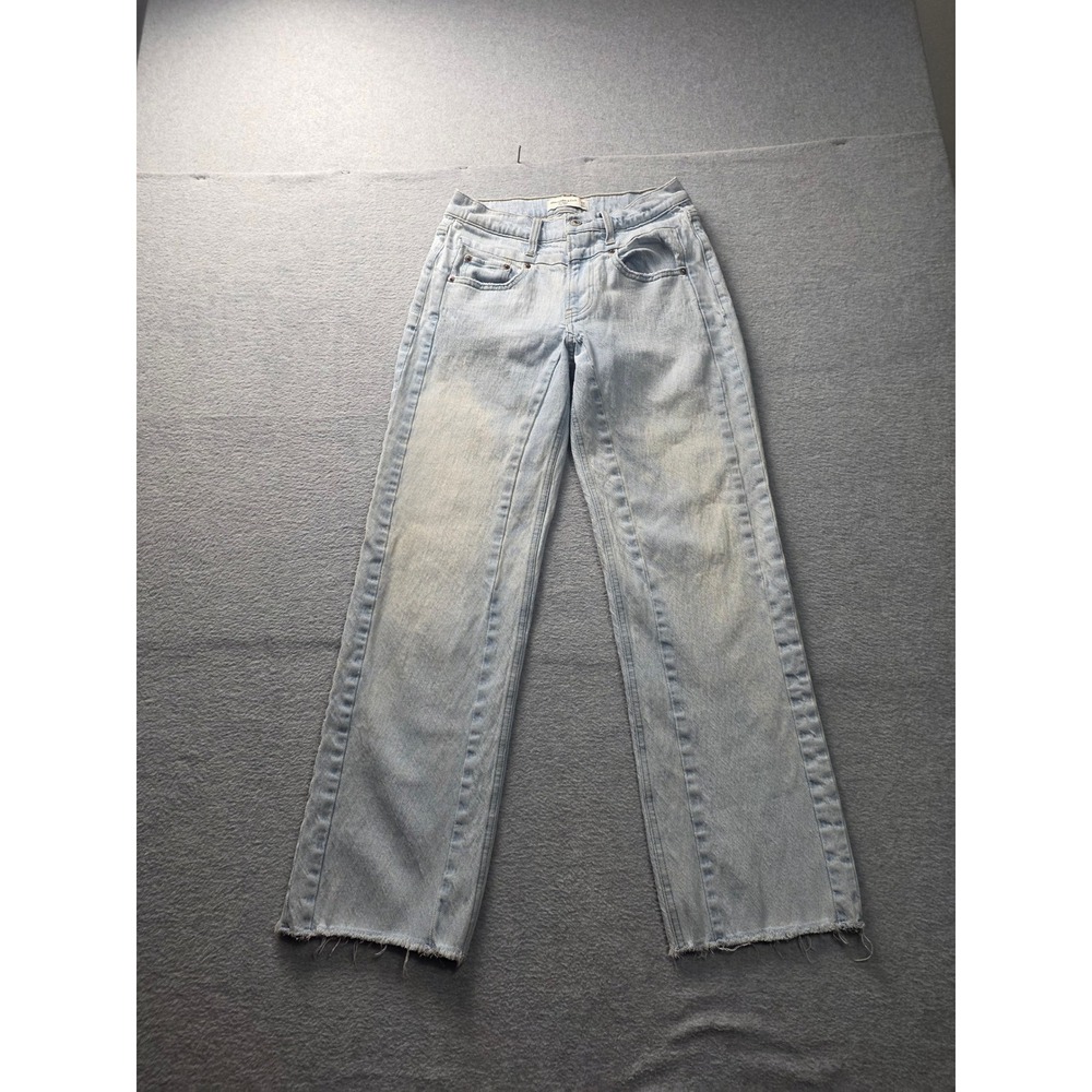 Abercrombie & Fitch The Baggy Low Rise Light Wash Frayed Hem Jeans 24‎ Short